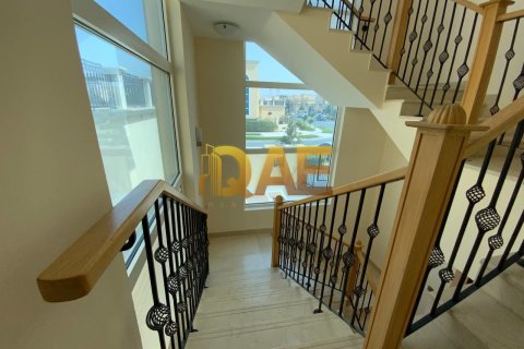 Villa de 4 dormitorios en Jumeirah 3, UAE No. 3738 16