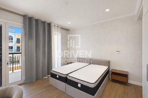Villa de 4 dormitorios en Jumeirah, UAE No. 223142 8