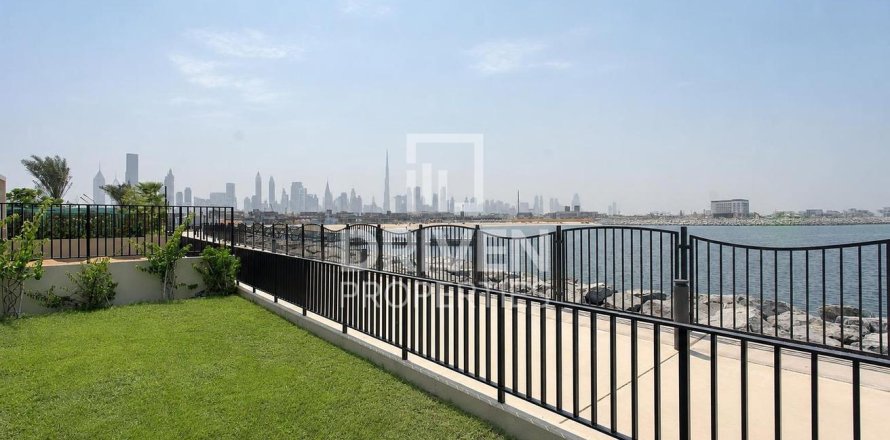 Villa de 4 dormitorios en Jumeirah, UAE No. 223142
