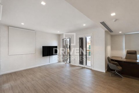 Villa de 4 dormitorios en Jumeirah, UAE No. 223142 18