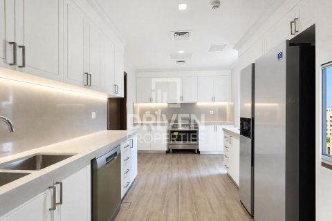Villa de 4 dormitorios en Jumeirah, UAE No. 223142 17