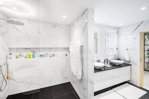 2 bedrooms Apartment in Shoreline Apartments, UAE No. 128292 10