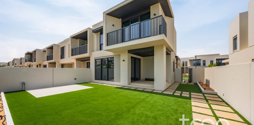 4 bedrooms Townhouse in Dubai, UAE No. 220812