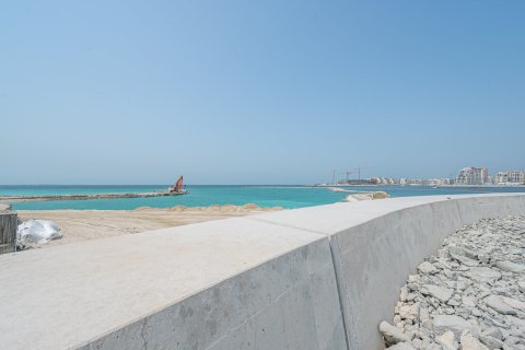 Land de 3700.61m² à Jumeirah, UAE No. 202928