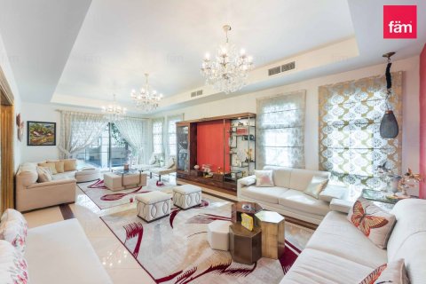 5 bedrooms Villa in Dubai, UAE No. 213337 3