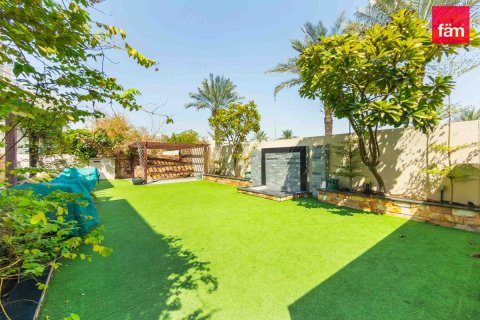 5 bedrooms Villa in Dubai, UAE No. 213337