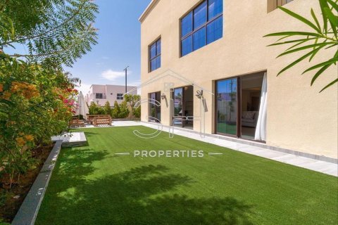 Villa de 5 dormitorios en Dubai, UAE No. 33955 3