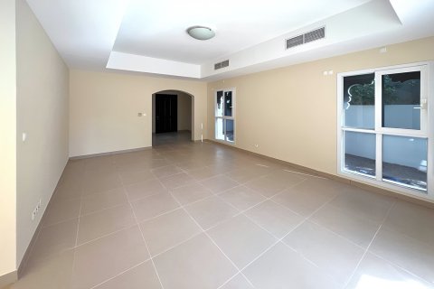 Villa de 4 dormitorios en Dubai Silicon Oasis, UAE No. 215372 4