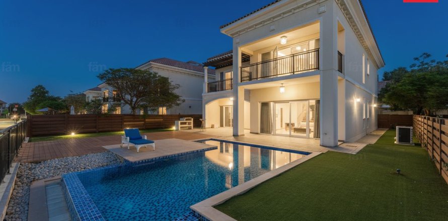 Villa de 5 dormitorios en Dubai, UAE No. 167131