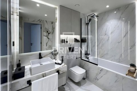 Apartment de 3 dormitorios en EMAAR Beachfront, UAE No. 204752 15
