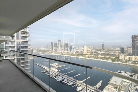 Apartment de 3 dormitorios en EMAAR Beachfront, UAE No. 204752 4