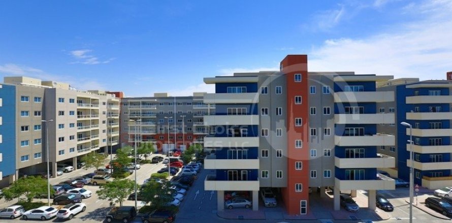 Квартира с 3 спальнями в Al Reef, ОАЭ №172610