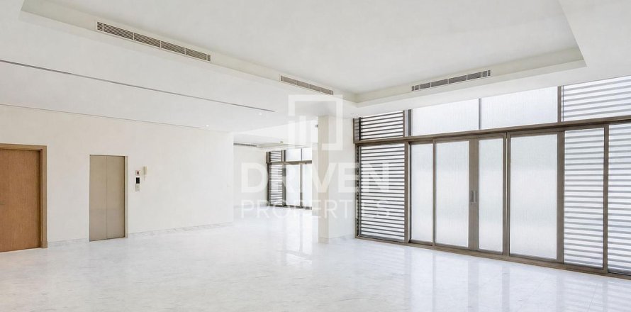 Villa de 5 dormitorios en District One, UAE No. 221490