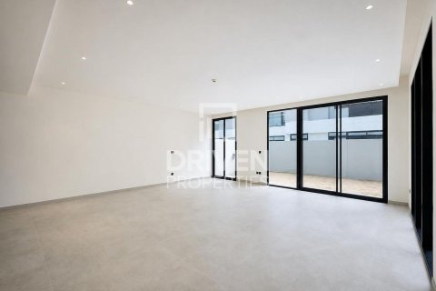 3 bedrooms Townhouse in Dubai, UAE No. 212201 9