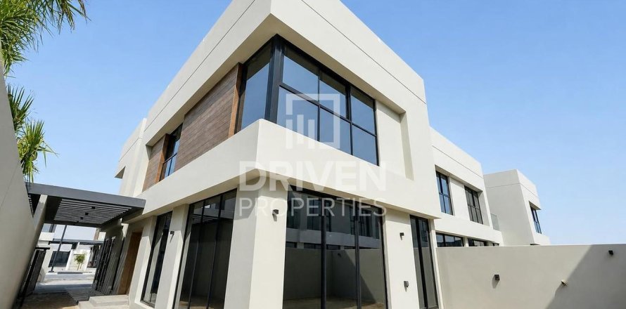 3 bedrooms Townhouse in Dubai, UAE No. 212201