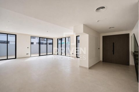 3 bedrooms Townhouse in Dubai, UAE No. 212201 5