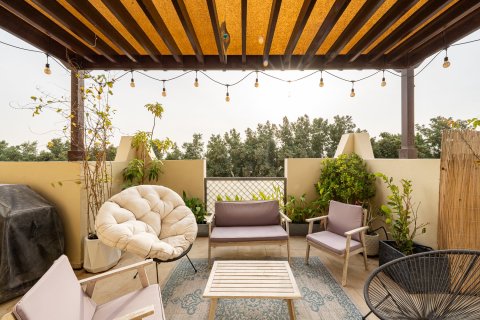 2 bedrooms Apartment in Dubai Land, UAE No. 195781