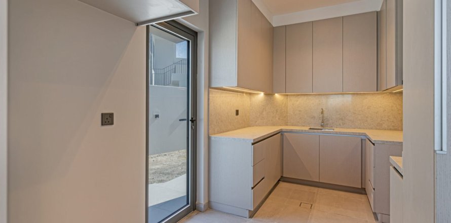 Townhouse de 4 dormitorios en District 7, UAE No. 168522