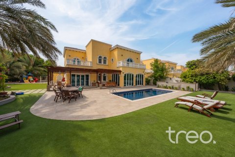 Villa de 5 chambres à Legacy, UAE No. 222670