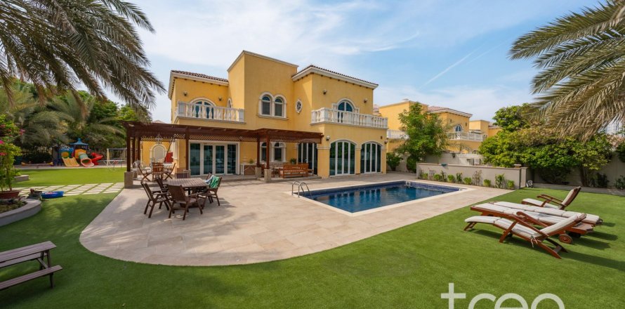 Villa de 5 chambres à Legacy, UAE No. 222670