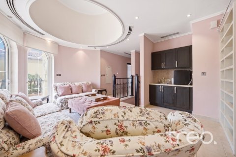 Villa de 5 chambres à Legacy, UAE No. 222670 16