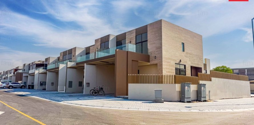 4 bedrooms Villa in Dubai, UAE No. 213248
