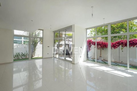 Villa de 6 dormitorios en Dubai, UAE No. 215163 4