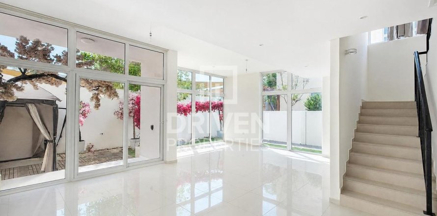 Villa de 6 dormitorios en Dubai, UAE No. 215163