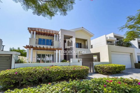 4 bedrooms Villa in District One, UAE No. 77455