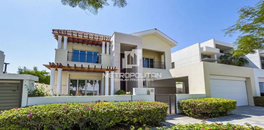 4 bedrooms Villa in District One, UAE No. 77455
