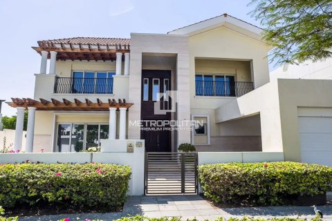 4 bedrooms Villa in District One, UAE No. 77455 4