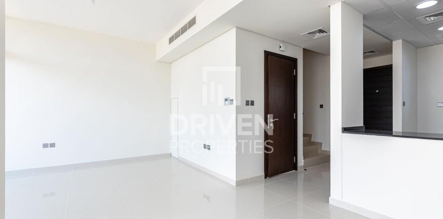 3 bedrooms Townhouse in Dubai, UAE No. 211918