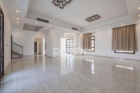 Villa de 6 dormitorios en Nadd Al Sheba, UAE No. 192729
