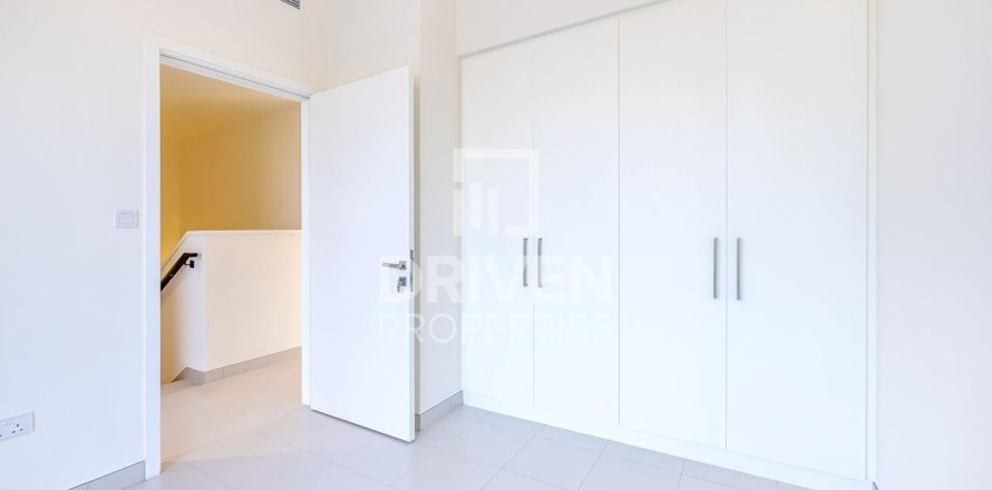 4 bedrooms Villa in EMAAR South, UAE No. 207493