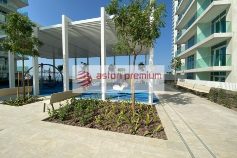 2 bedrooms Apartment in EMAAR Beachfront, UAE No. 219335 4