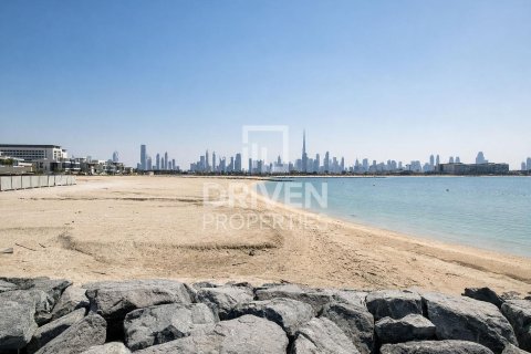Land de 2427.74m² en Jumeirah, UAE No. 222942