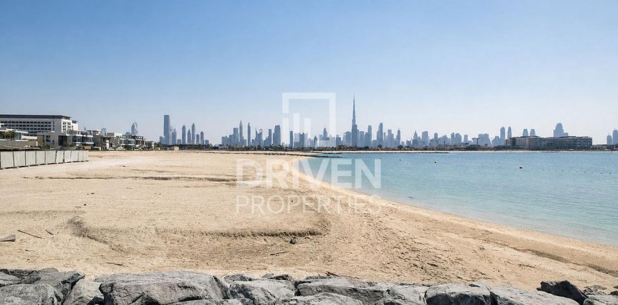 Land de 2427.74m² en Jumeirah, UAE No. 222942