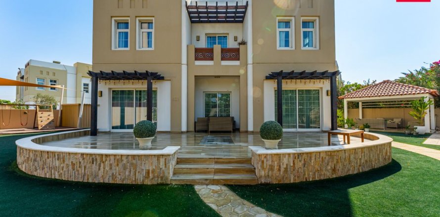 Villa de 5 dormitorios en Dubai, UAE No. 215798