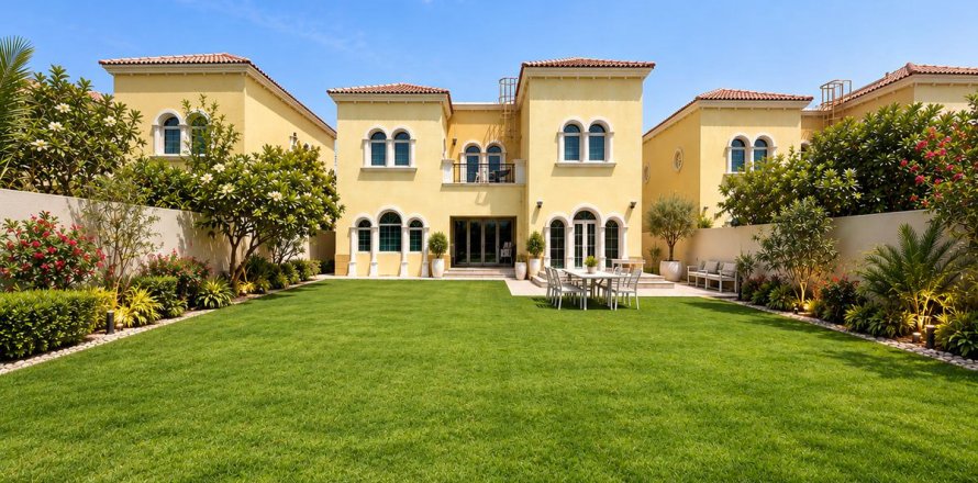 Villa de 3 chambres à Dubai, UAE No. 215568