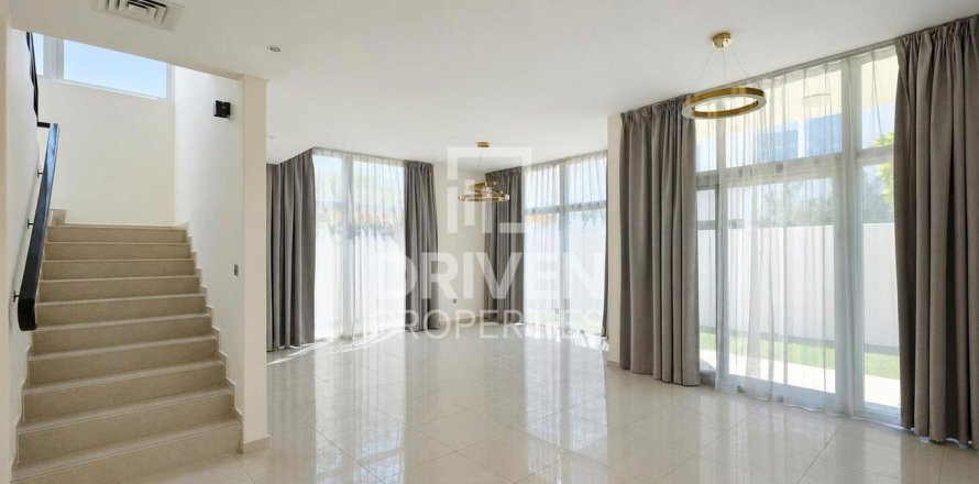 6 bedrooms Villa in Dubai, UAE No. 212695