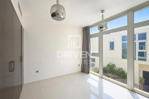 6 bedrooms Villa in Dubai, UAE No. 212695 9