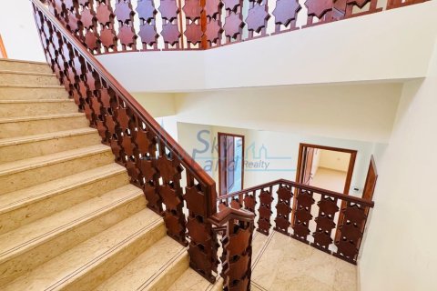 Villa de 5 dormitorios en Jumeirah, UAE No. 125079 16