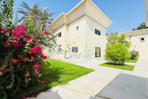 5 bedrooms Villa in Jumeirah, UAE No. 125079