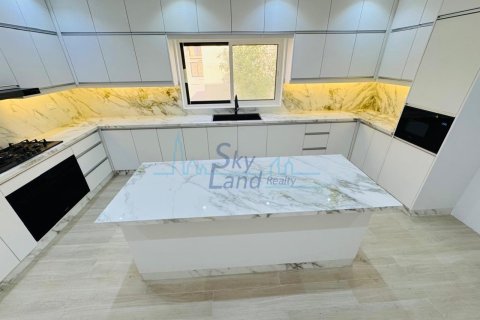 Villa de 5 dormitorios en Jumeirah, UAE No. 125079 8