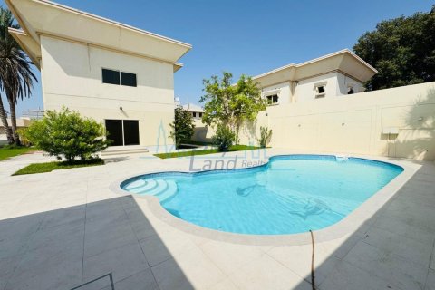 Villa de 5 dormitorios en Jumeirah, UAE No. 125079 3