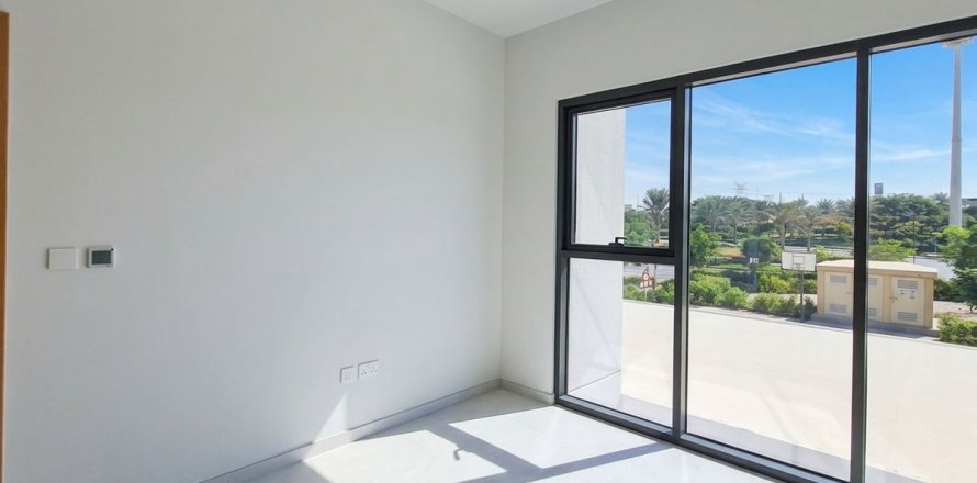Villa de 4 chambres à Dubai, UAE No. 221900