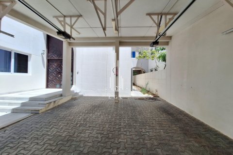 Villa de 7 dormitorios en Abu Dhabi, UAE No. 20810 27
