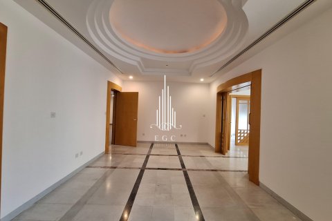 Villa de 7 dormitorios en Abu Dhabi, UAE No. 20810 3