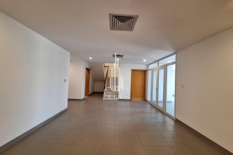 Villa de 7 dormitorios en Abu Dhabi, UAE No. 20810 31