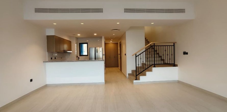 3 bedrooms Townhouse in Dubai, UAE No. 215638